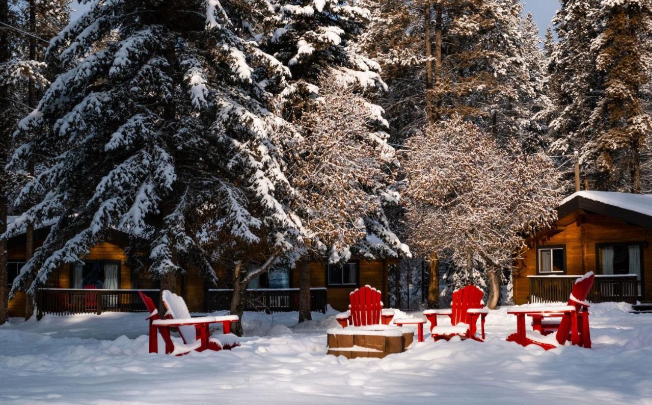 Castle Mountain Chalets エクステリア 写真