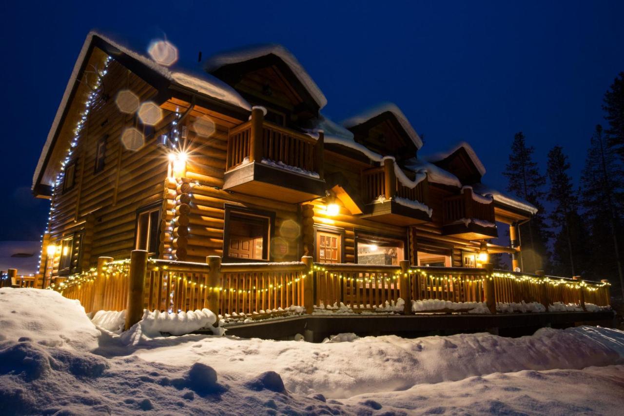 Castle Mountain Chalets エクステリア 写真