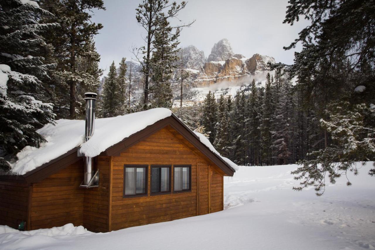 Castle Mountain Chalets エクステリア 写真
