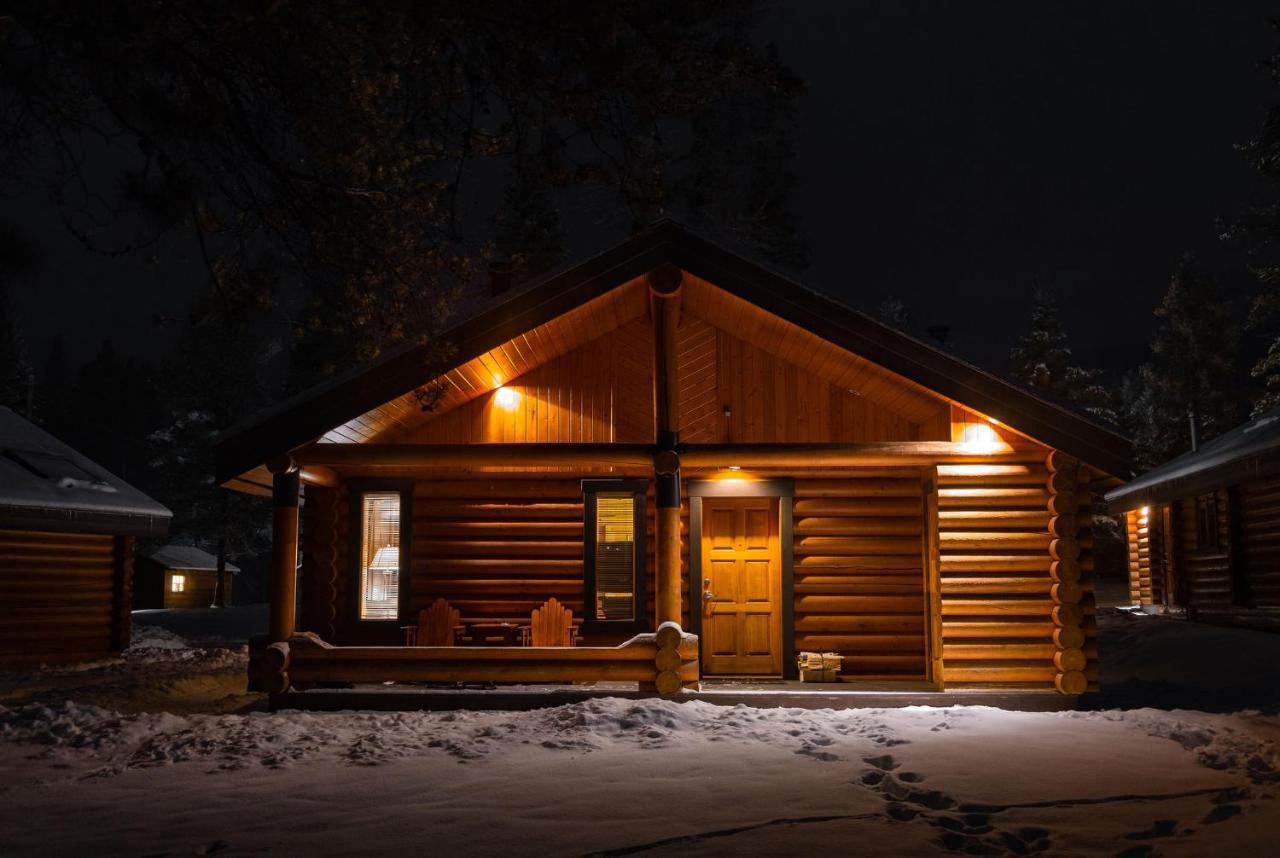 Castle Mountain Chalets エクステリア 写真