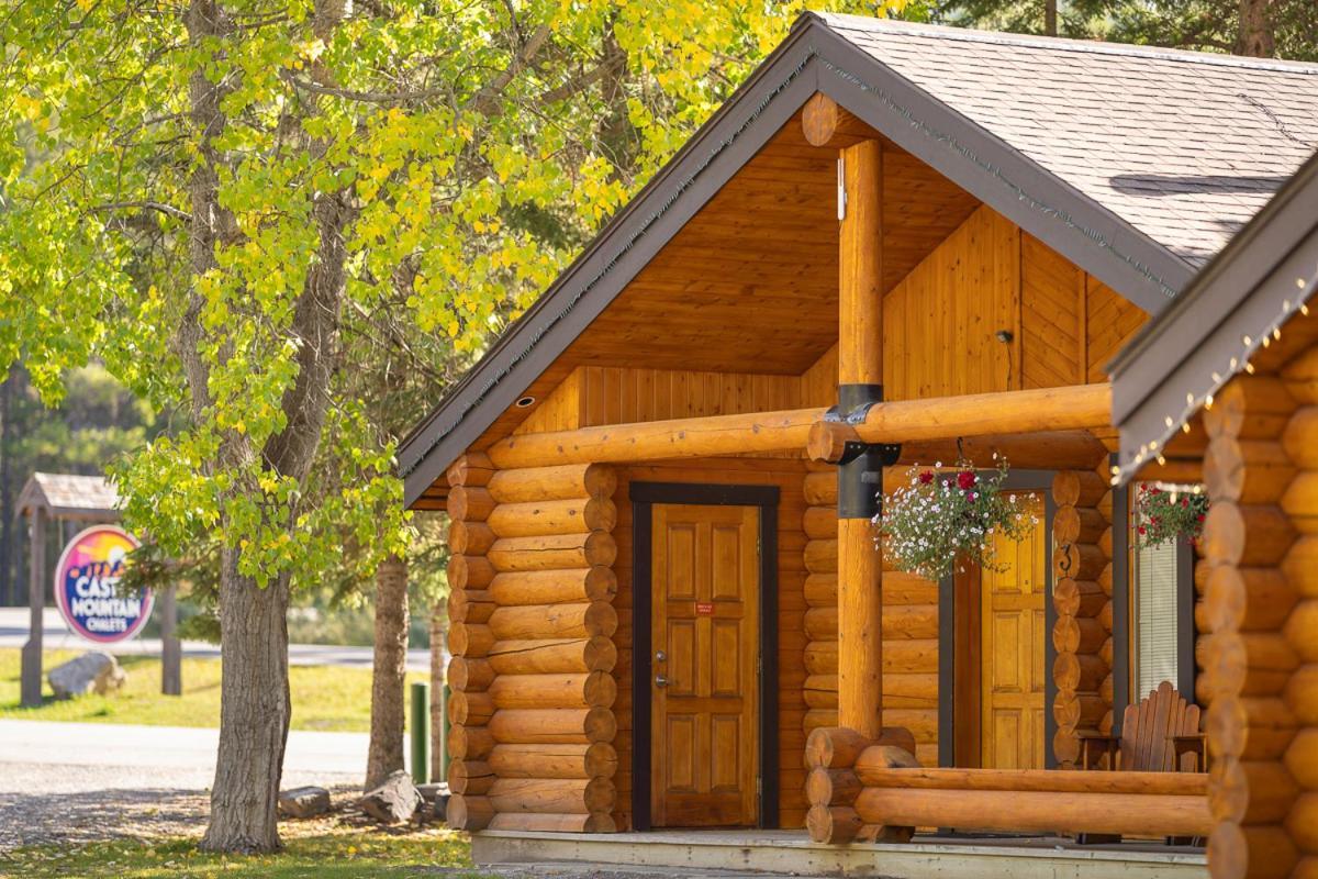 Castle Mountain Chalets エクステリア 写真