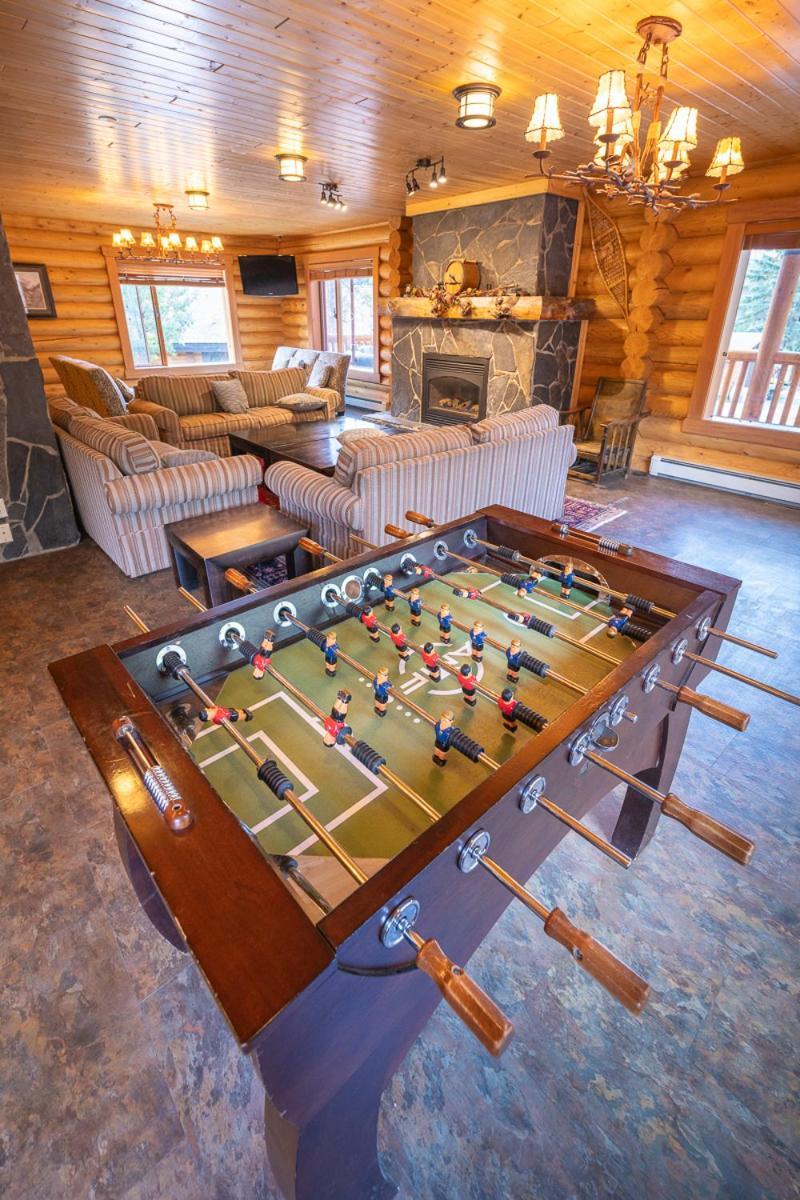 Castle Mountain Chalets エクステリア 写真