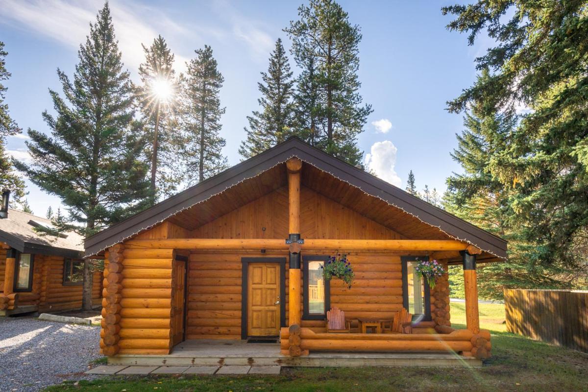 Castle Mountain Chalets エクステリア 写真