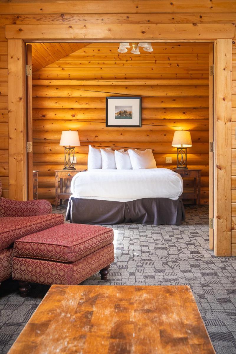 Castle Mountain Chalets エクステリア 写真