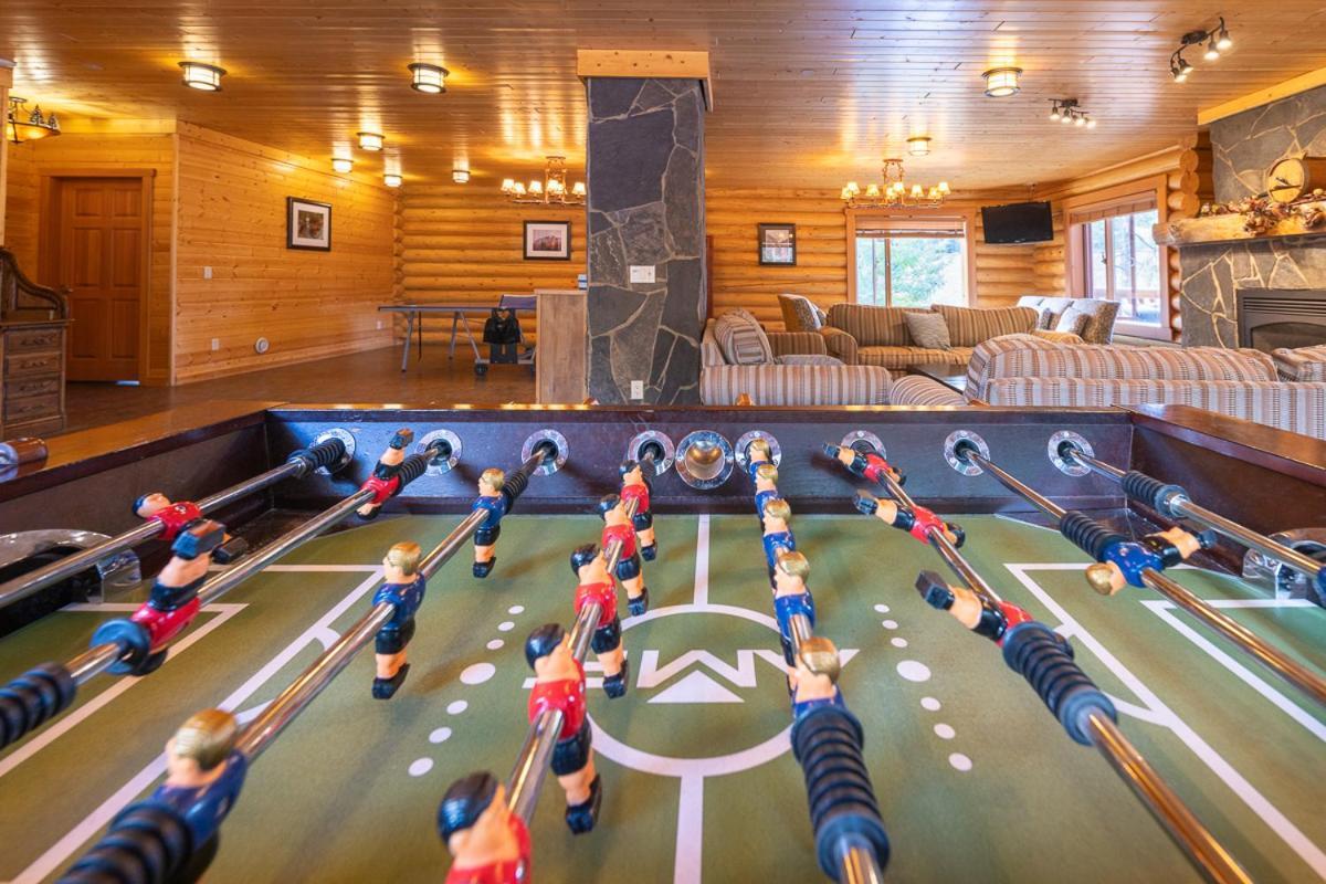Castle Mountain Chalets エクステリア 写真