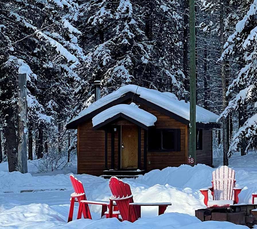 Castle Mountain Chalets エクステリア 写真