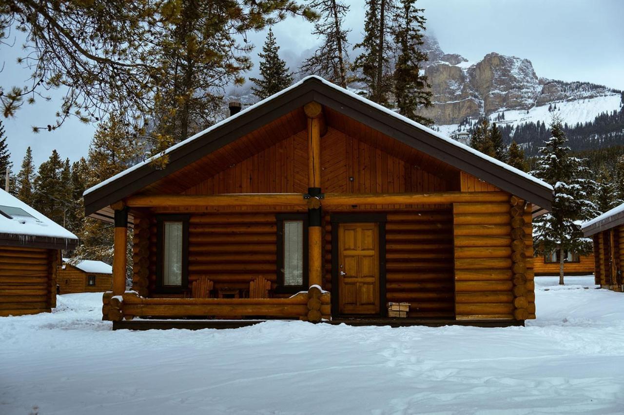 Castle Mountain Chalets エクステリア 写真
